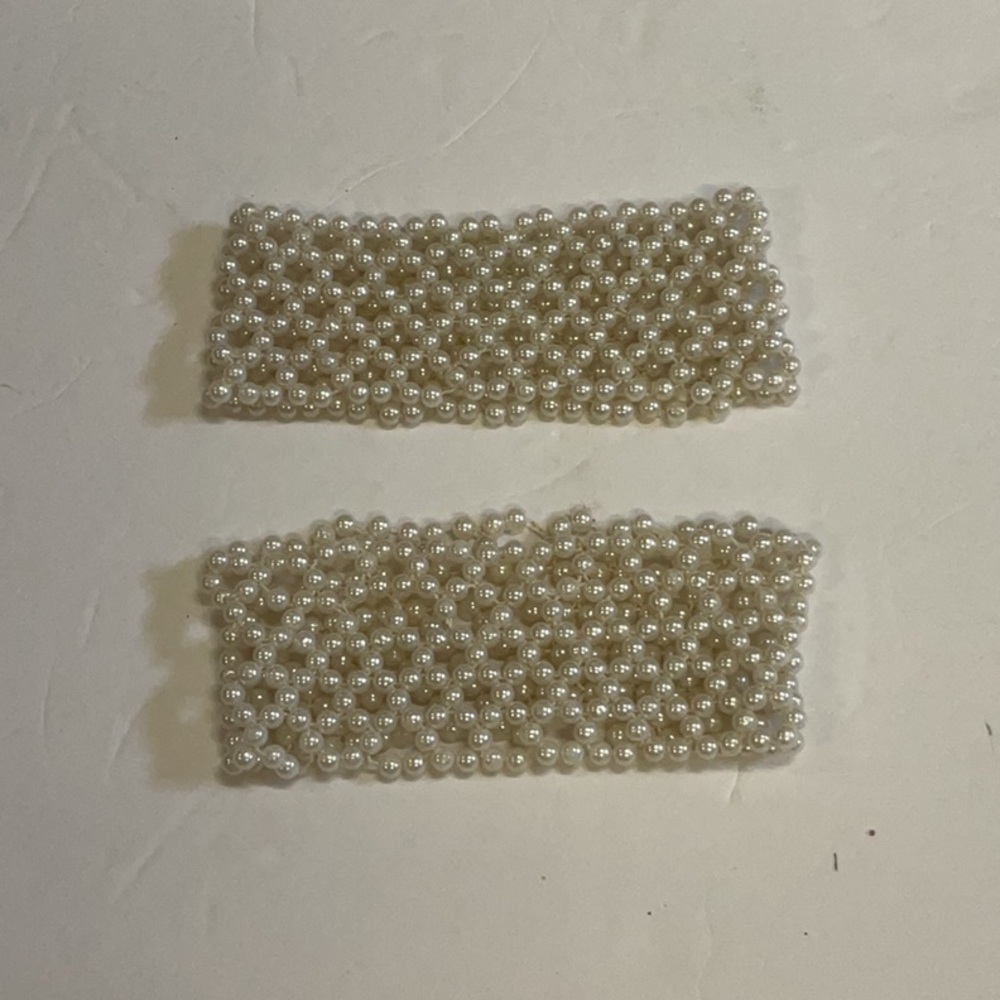Set of two pearl bracelets